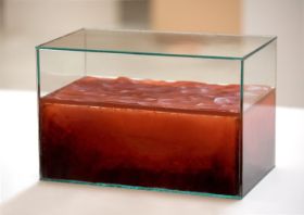 Mar Rojo, 2007 Cristal , resina y óleo 22 x 34 x 20 cm